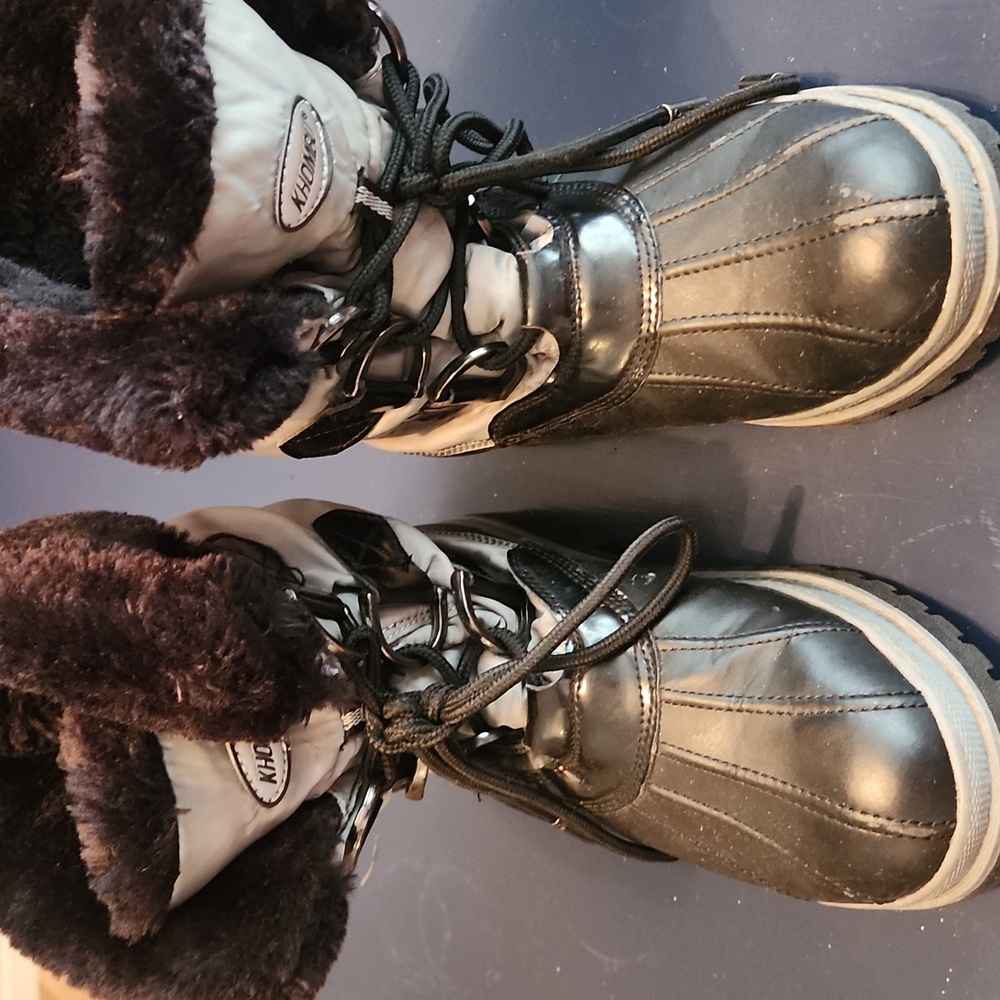 Fur lined winter boots